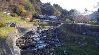 竜岩自然の家全景