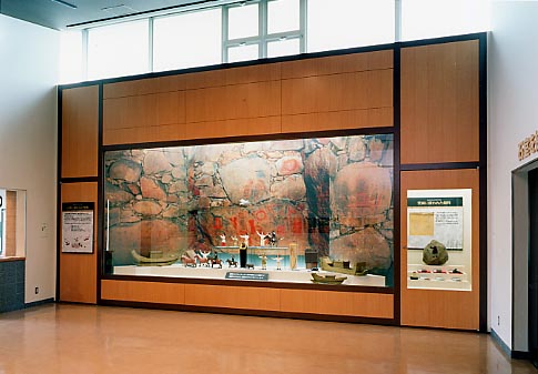 古墳に描かれた壁画（展示室）の画像