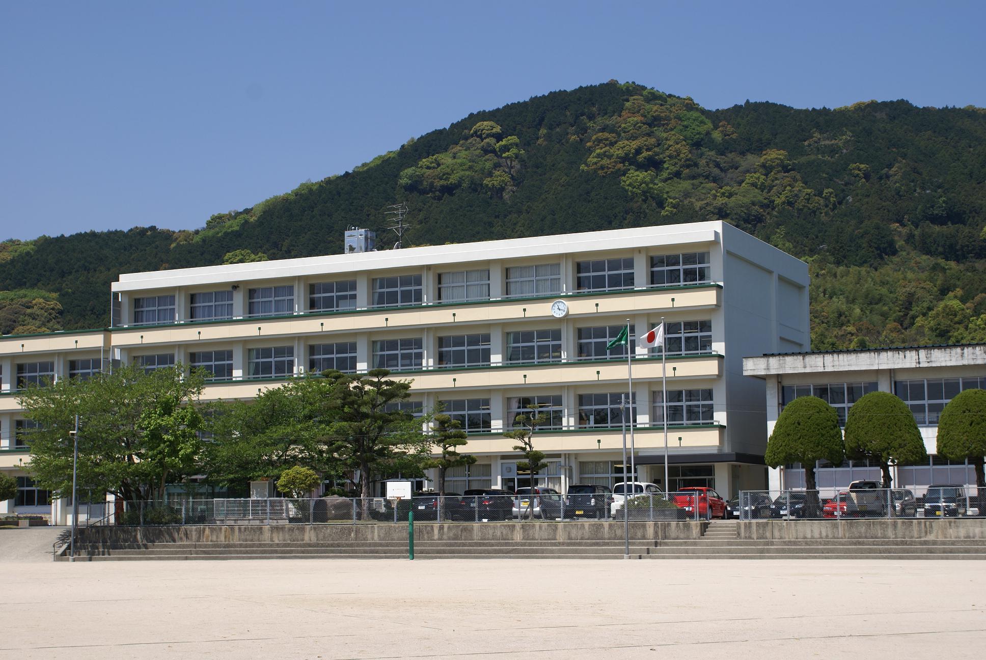 山家小学校画像