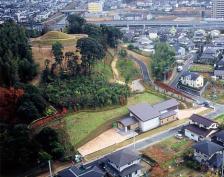 五郎山古墳と五郎山古墳館