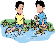 川で遊ぶ少年