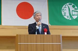 挨拶を行う平井一三市長