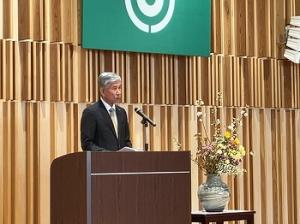 挨拶を行う平井一三市長