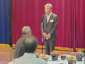 筑紫安全運転管理協議会 懇親会において挨拶を行う平井一三市長