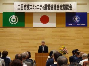 あいさつをする平井一三市長