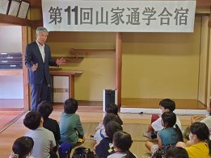 挨拶を行う平井一三市長