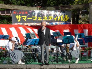 あいさつをする平井一三市長（美しが丘南なつまつり）