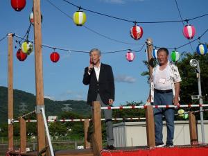 あいさつをする平井一三市長（牛島なつまつり）