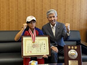 全日本女子学童軟式野球大会で準優勝した石松千星さん