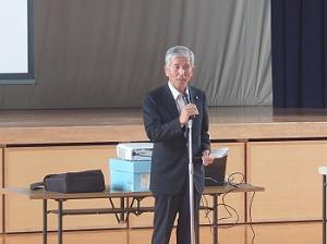 挨拶を行う平井一三市長