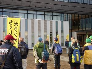 あいさつをする平井一三市長