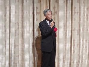 挨拶を行う平井一三市長