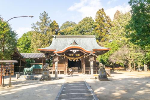 筑紫神社の本殿の遠景写真