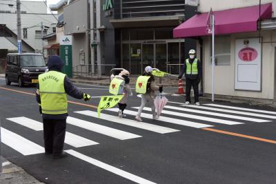 通学路を見守るボランティアの皆さんの写真