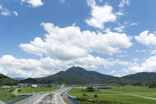 御笠地域から見た宝満山の写真