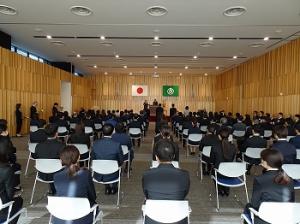 管理監督職員の異動・昇任者、新規採用職員に辞令交付2
