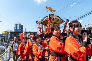 西鉄二日市駅前の神輿
