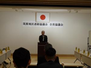 あいさつをする平井一三市長