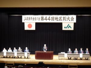 あいさつをする平井一三市長