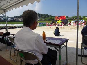 武蔵台高校の体育祭を見学する平井一三市長