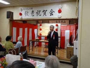 北杉塚敬老会であいさつする平井一三市長