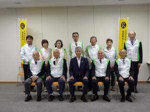 シルバー人材センターの役員の皆さんと平井一三市長