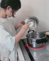 料理をしている写真