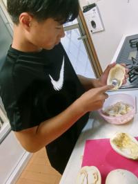 料理をしている写真