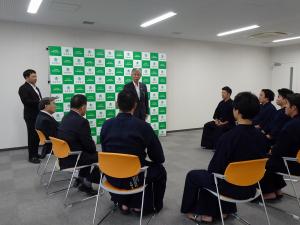 表敬訪問をうける平井一三市長
