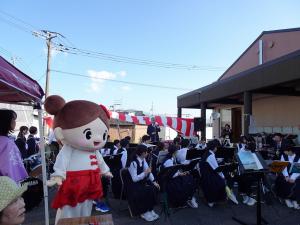山口コミュニティまつりであいさつをする平井一三市長