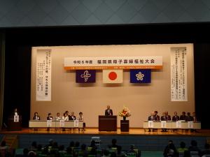 あいさつをする平井一三市長