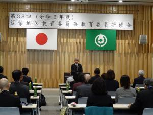 あいさつをする平井一三市長