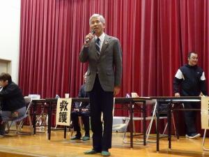 あいさつをする平井一三市長