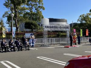 パトロール出陣式に出席する平井一三市長