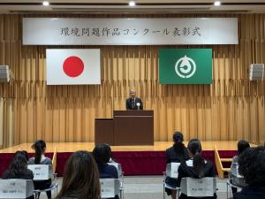 あいさつをする平井一三市長