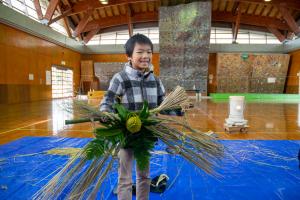 竜岩自然の家しめ飾り作り４
