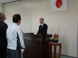 クリーンヒル宝満で年頭のあいさつをする平井一三市長