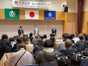 トークイベントに参加する平井一三市長