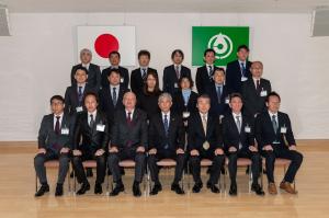 筑紫野市職員30年勤続者と平井一三市長