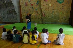スポーツクライミング教室少年の部の講座風景