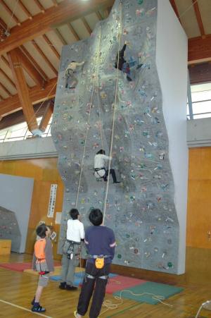 スポーツクライミング教室一般の部講座のようす