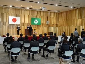 管理監督職員の異動・昇任者、新規採用職員に辞令を交付1