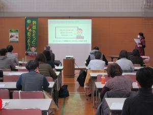 すこやかアップ教室の栄養講話をしている写真です