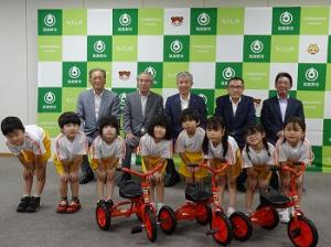 筑紫地区建設コンサルタンツ協会より三輪車の寄贈2