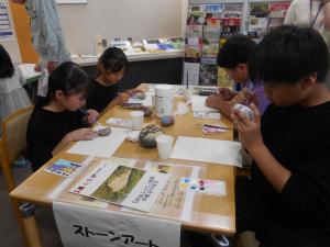 歴史博物館での体験コーナーのようす