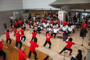 盛り上がる会場