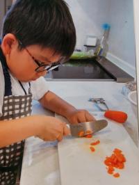 料理をしている写真