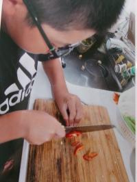 料理をしている写真