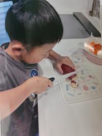 料理をしている写真