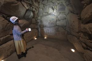 学芸員と一緒に五郎山古墳を探検しよう！